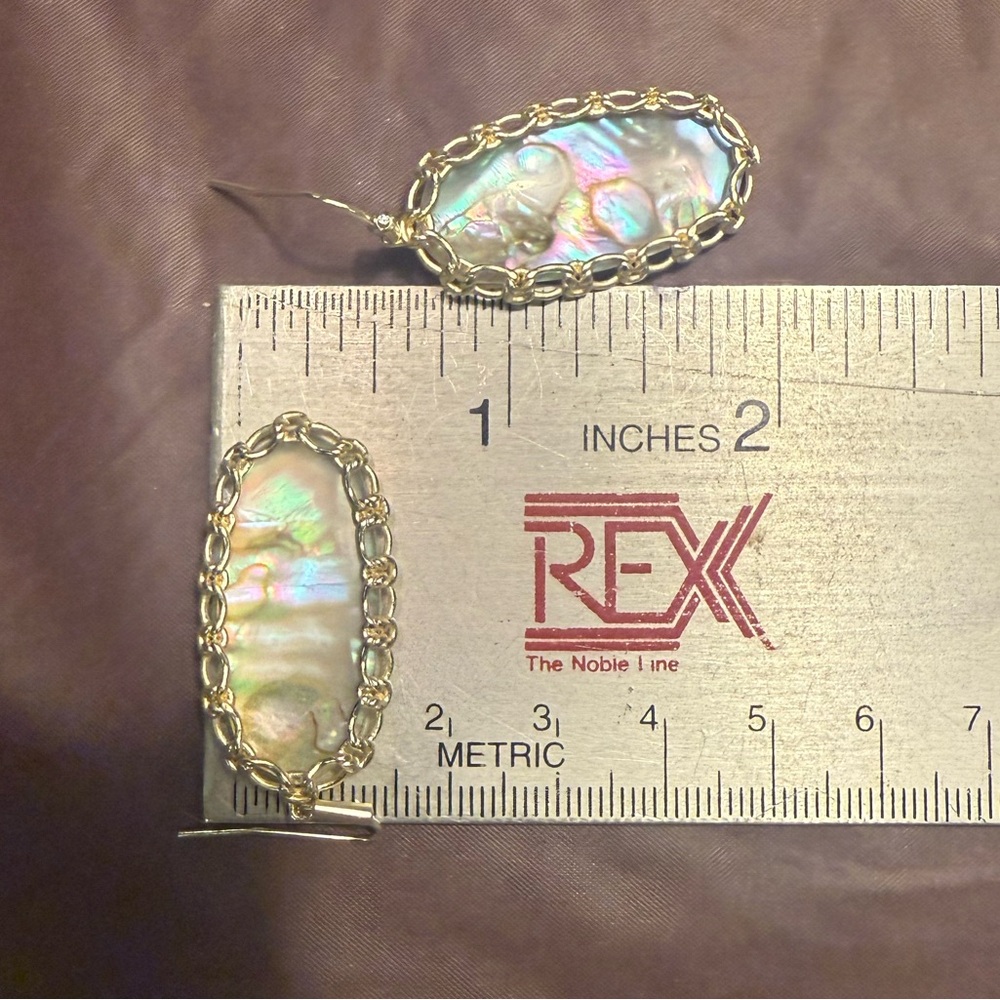 KENDRA SCOTT Elle Macrame Drop Earrings In 14k Gold/ Nude Abalone - Picture 2 of 6
